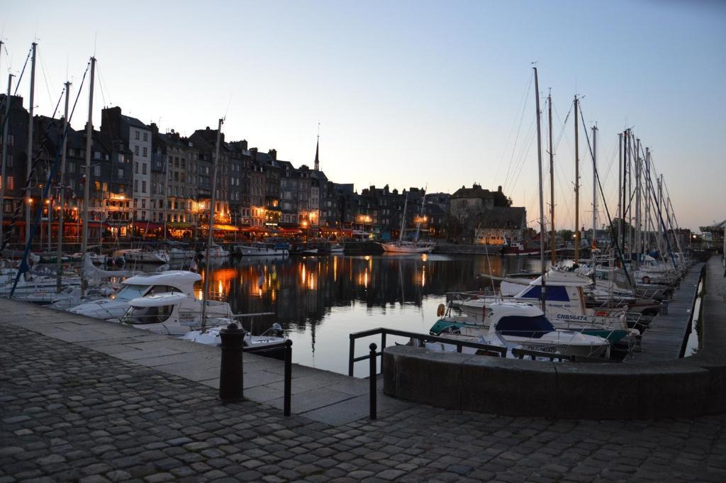Les Gites De La Pomme D'Or Beuzeville Exteriér fotografie