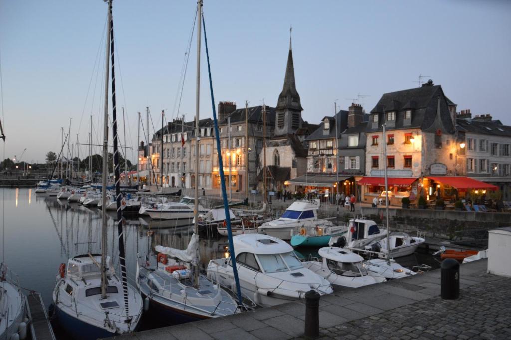 Les Gites De La Pomme D'Or Beuzeville Exteriér fotografie